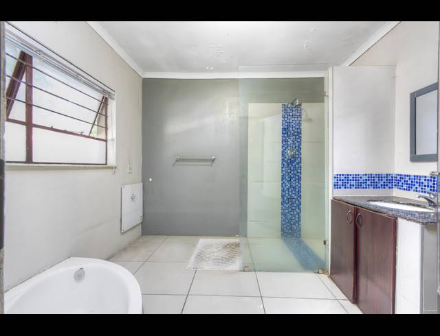 6 BEDROOM HOUSE FOR SALE IN WOODMEAD